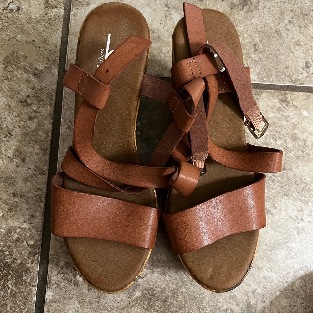 These shoes were bought at a Bakers in Puerto Rico. They were never used.